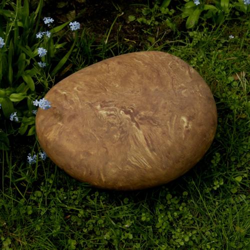 kiezel urn  € 310,- excl.tekst